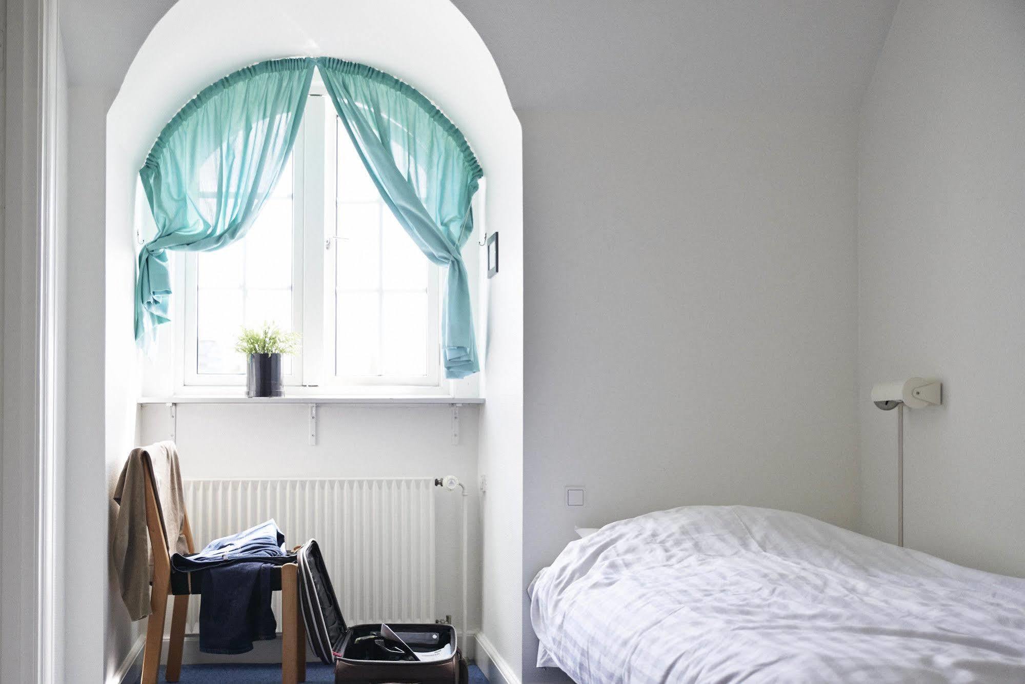 Danhostel Odense City Exteriér fotografie A typical room at the International College of Hotel Management
